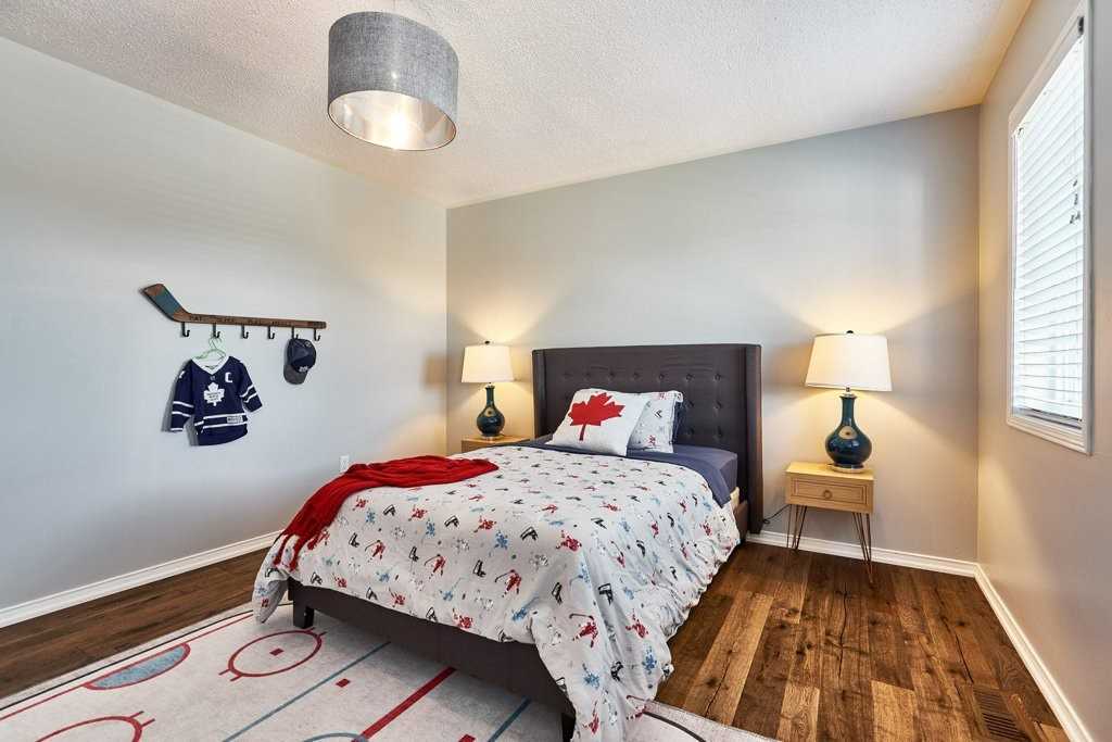 54 Claridge Cres