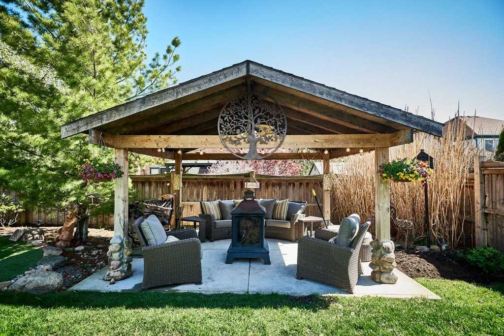 54 Claridge Cres