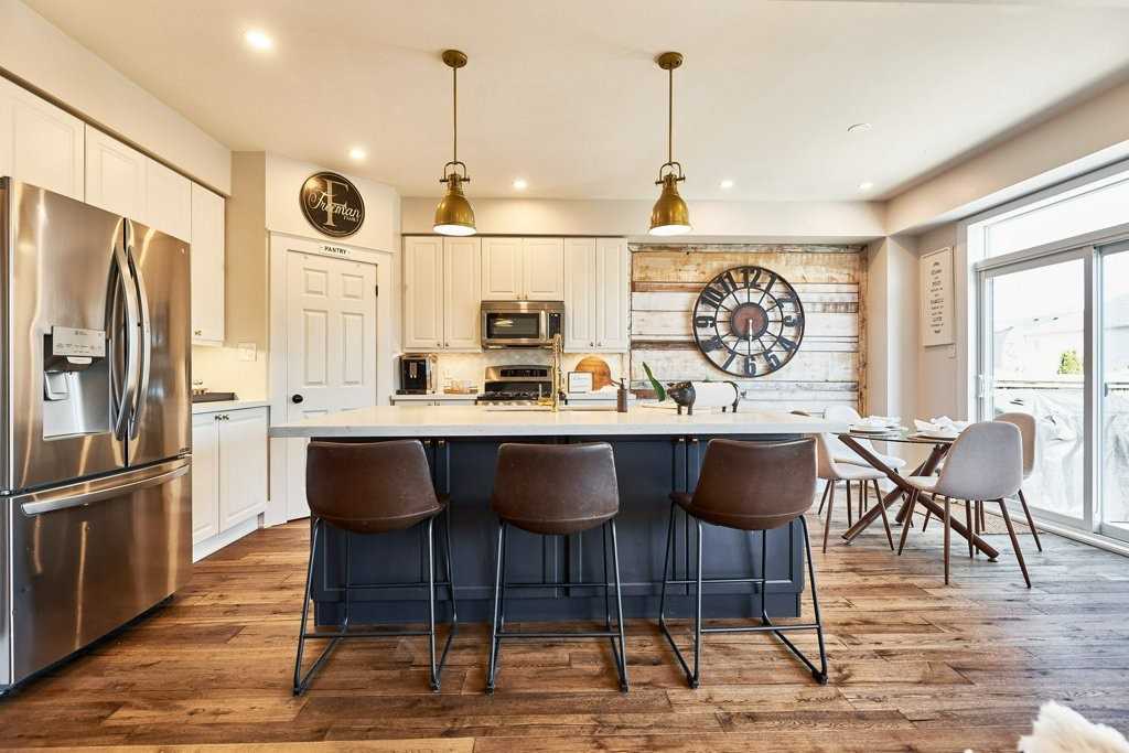 54 Claridge Cres