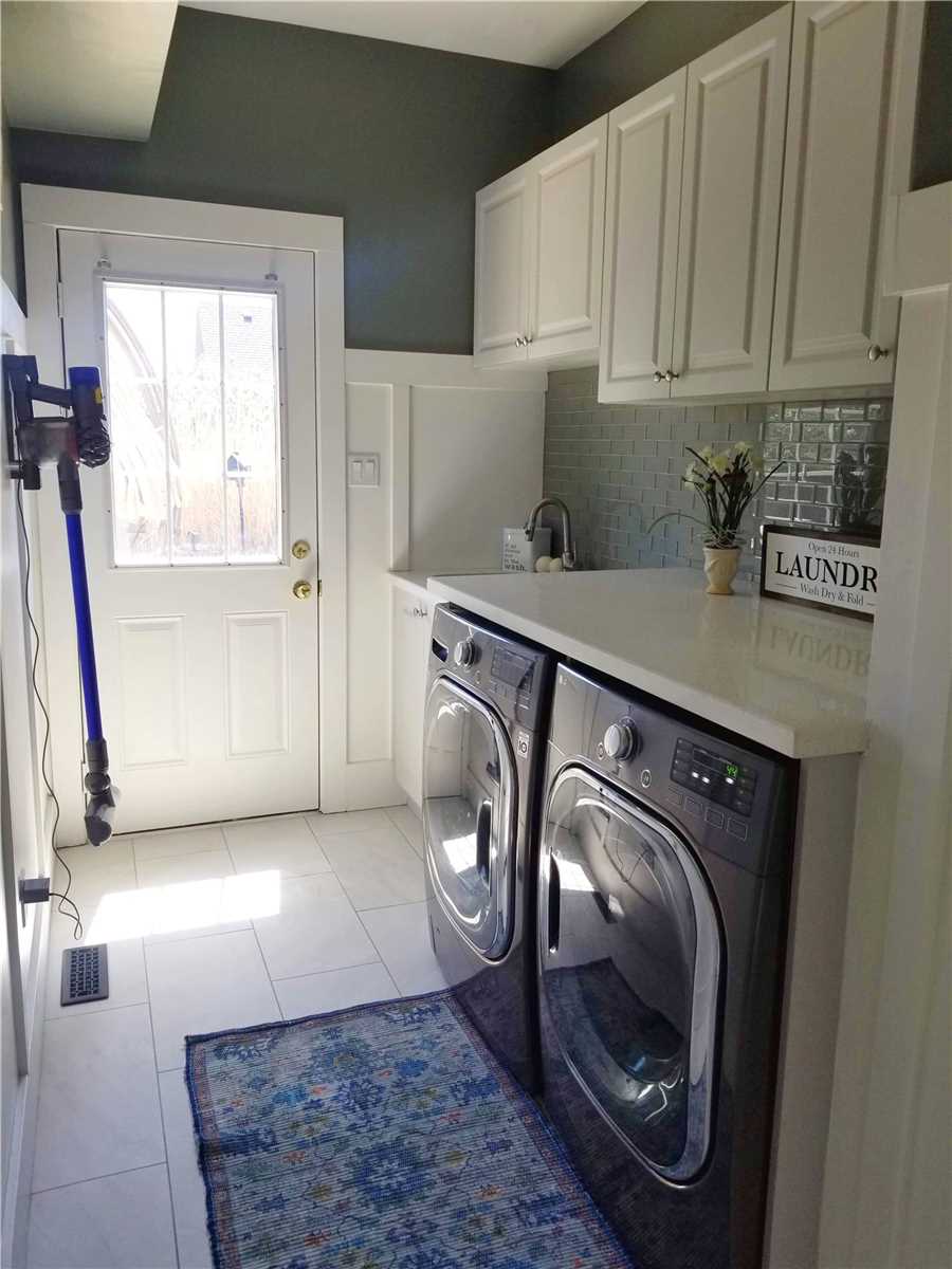 54 Claridge Cres