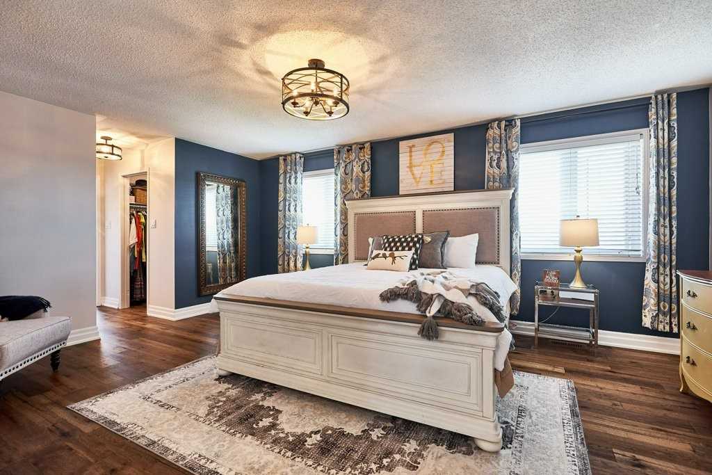 54 Claridge Cres