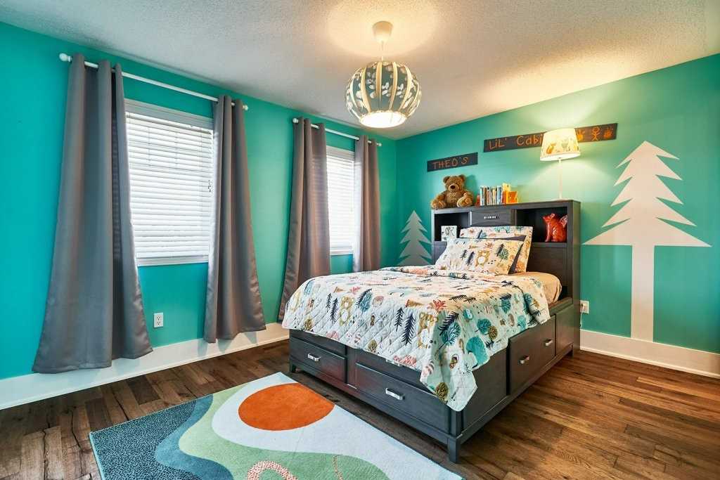 54 Claridge Cres