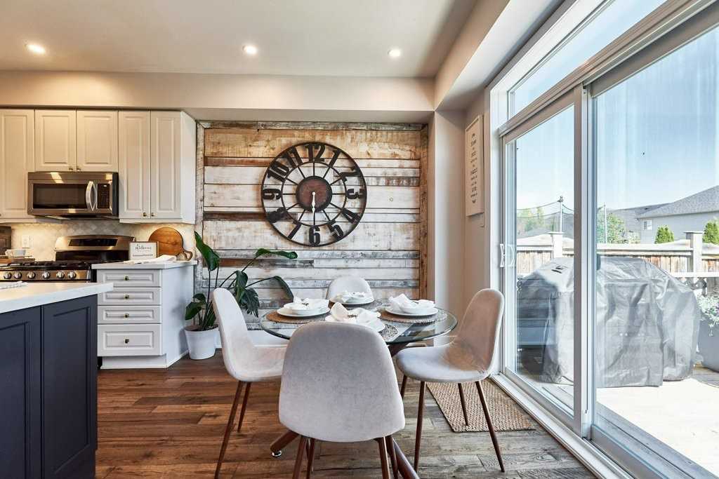 54 Claridge Cres
