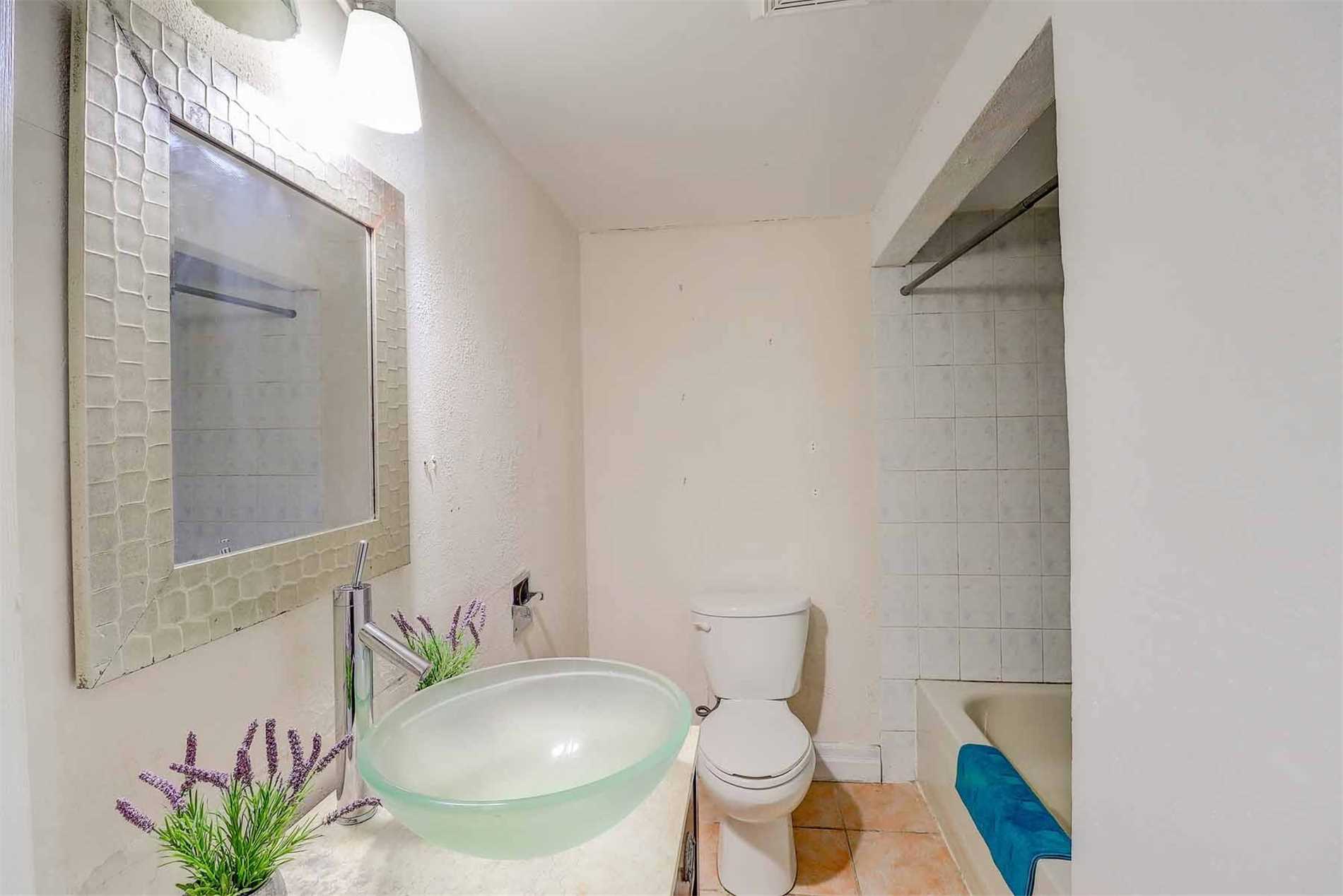 29 Bledlow Manor Dr