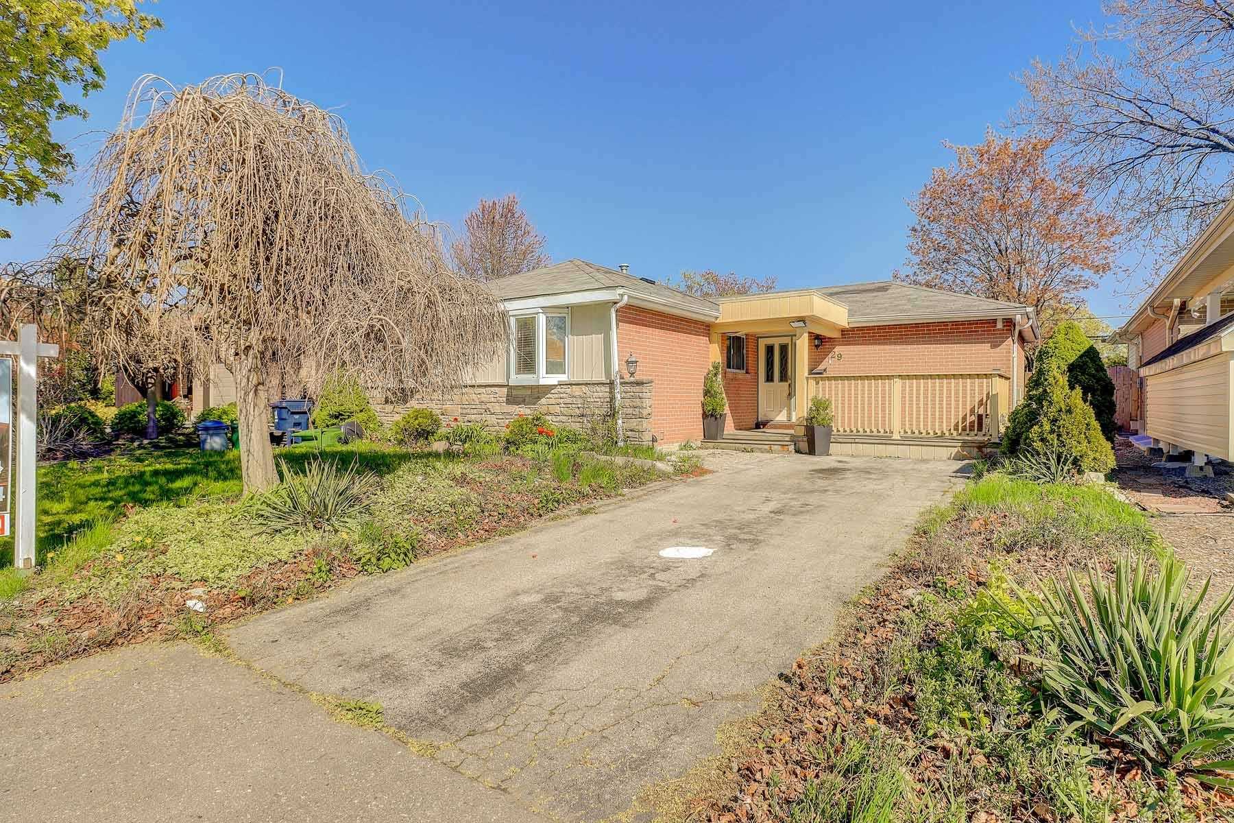 29 Bledlow Manor Dr