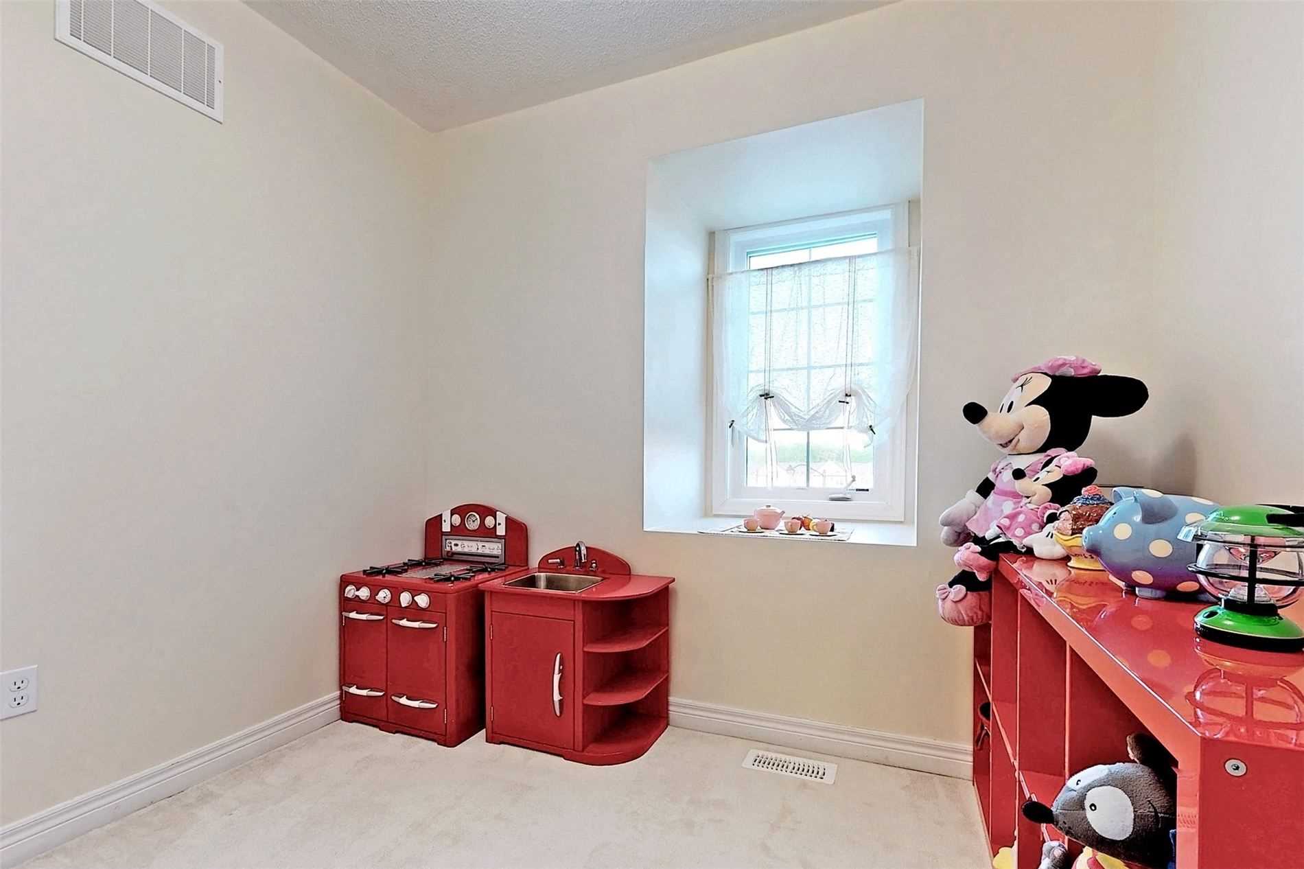 1781 Carousel Dr