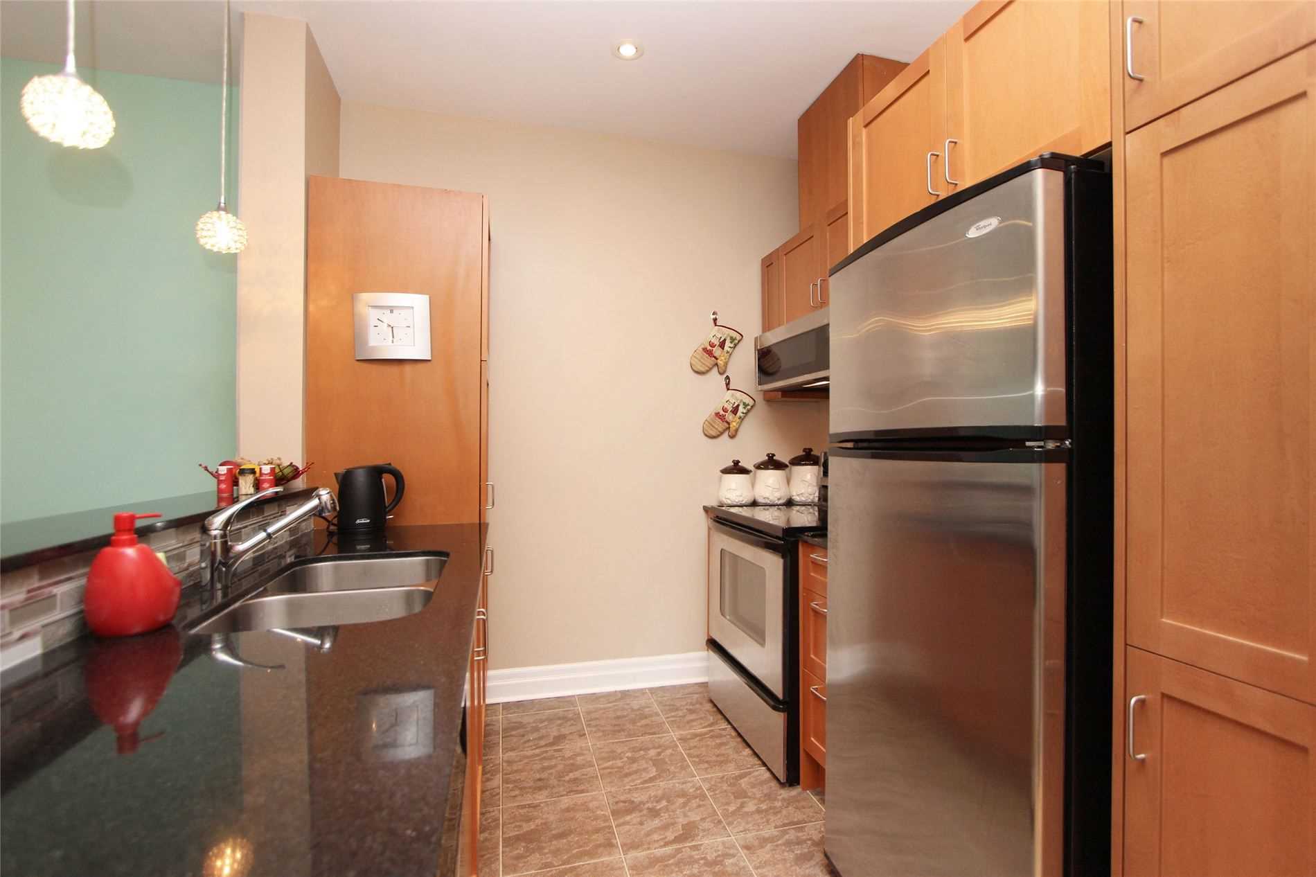 44 Bond St W, #416