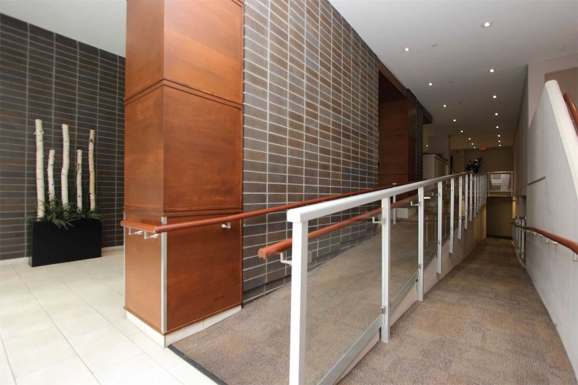 44 Bond St W, #416