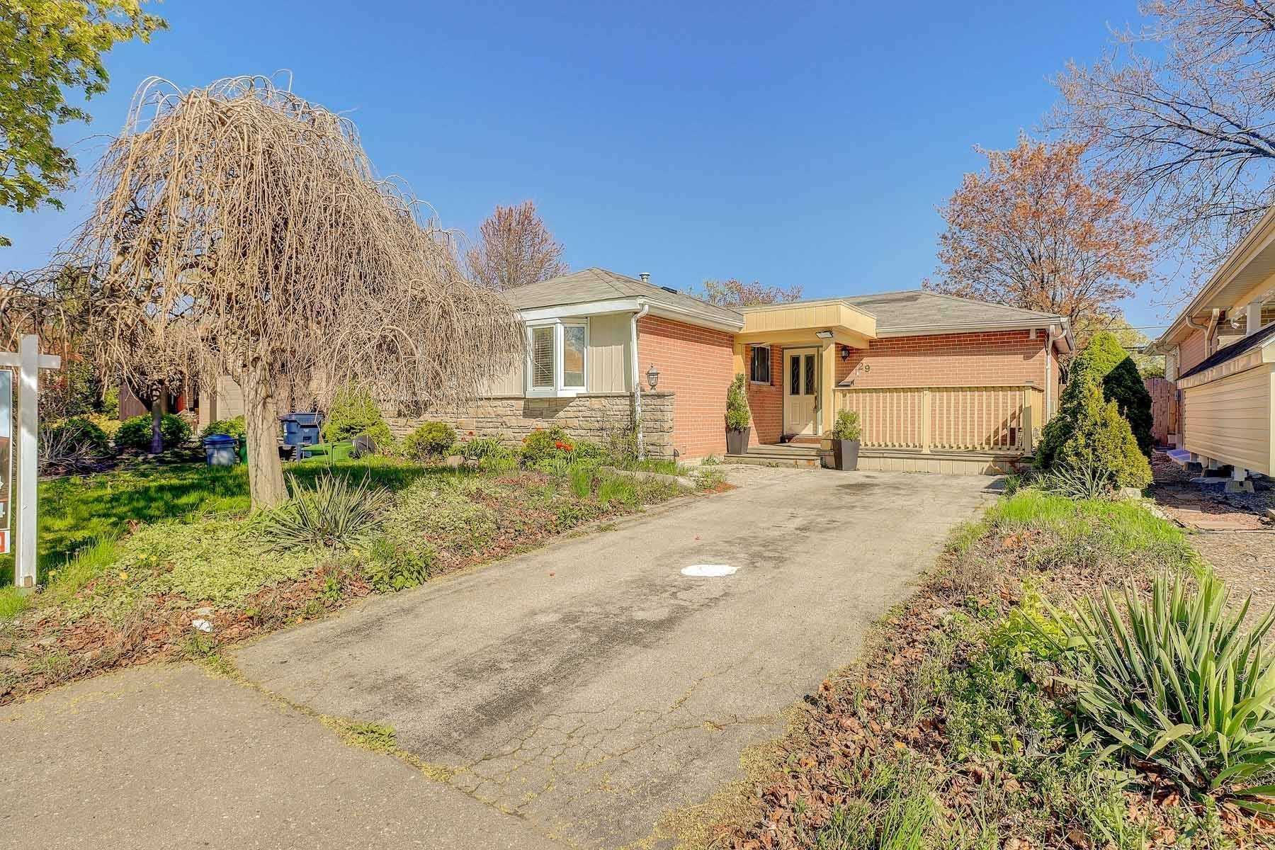 29 Bledlow Manor Dr