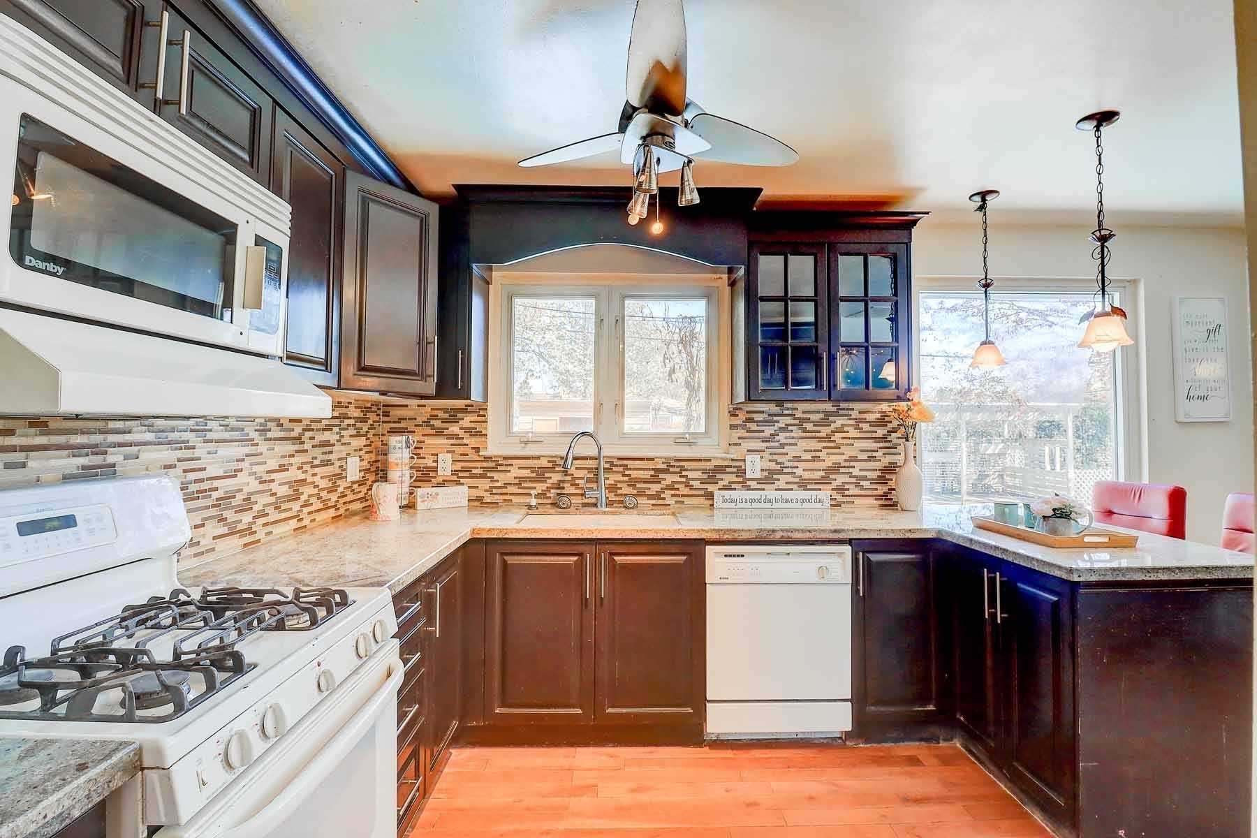 29 Bledlow Manor Dr