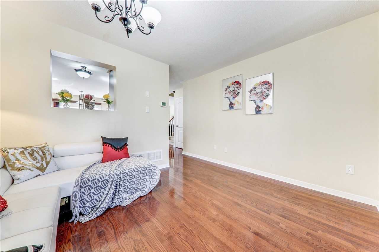 5 Hollier Dr