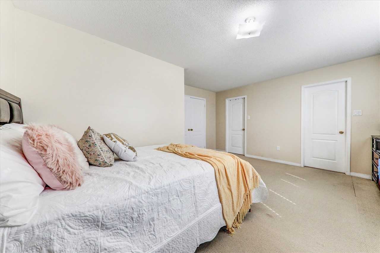 5 Hollier Dr