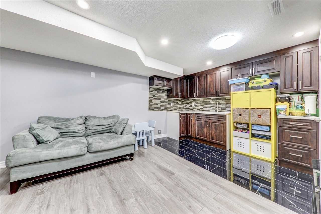5 Hollier Dr