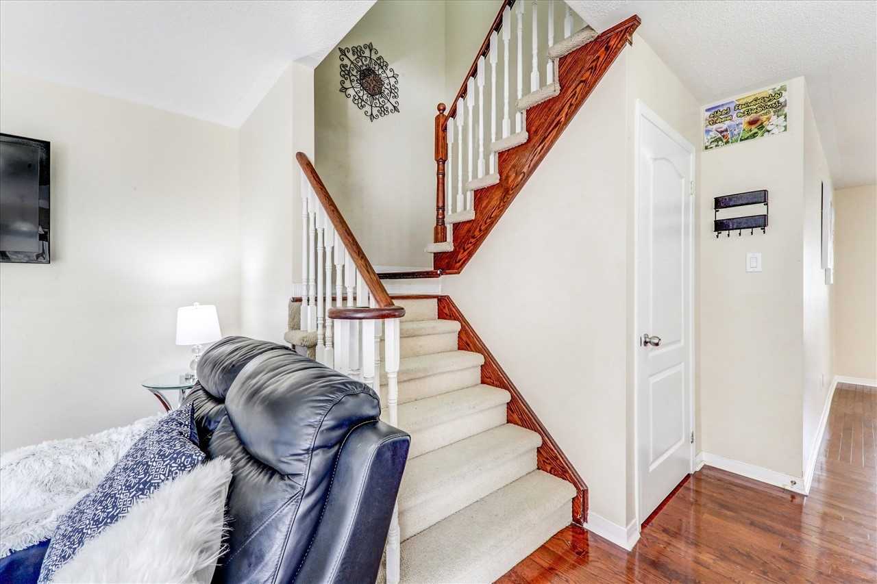 5 Hollier Dr