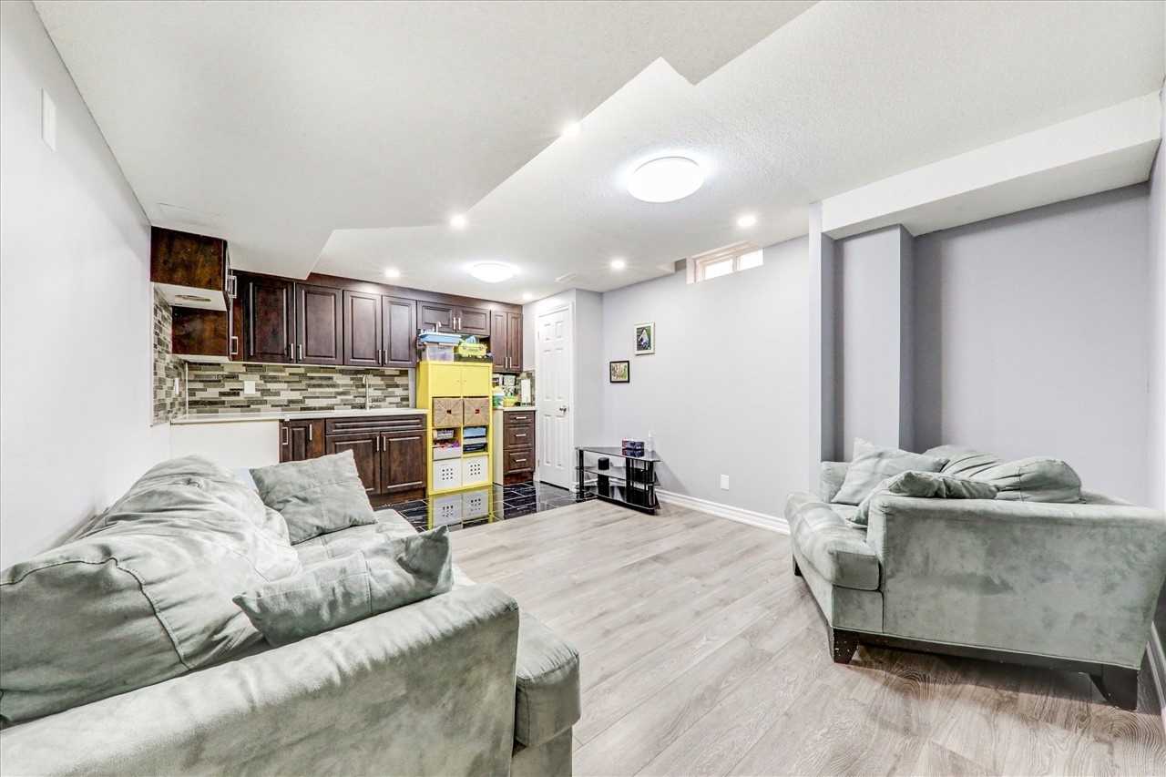 5 Hollier Dr