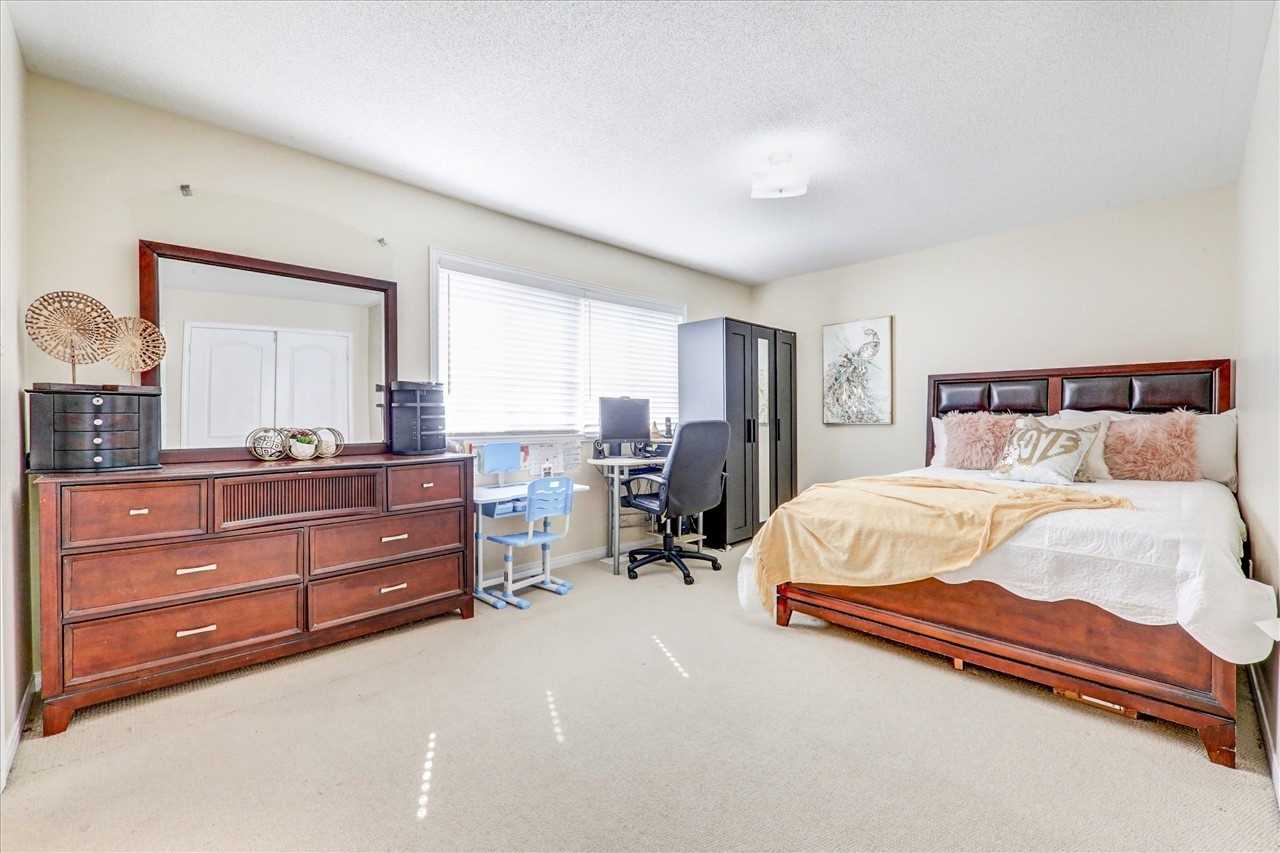 5 Hollier Dr