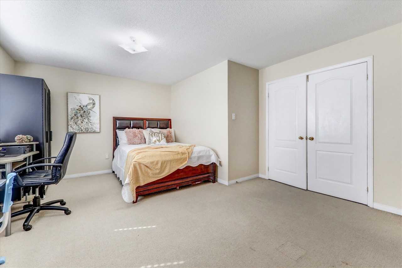 5 Hollier Dr
