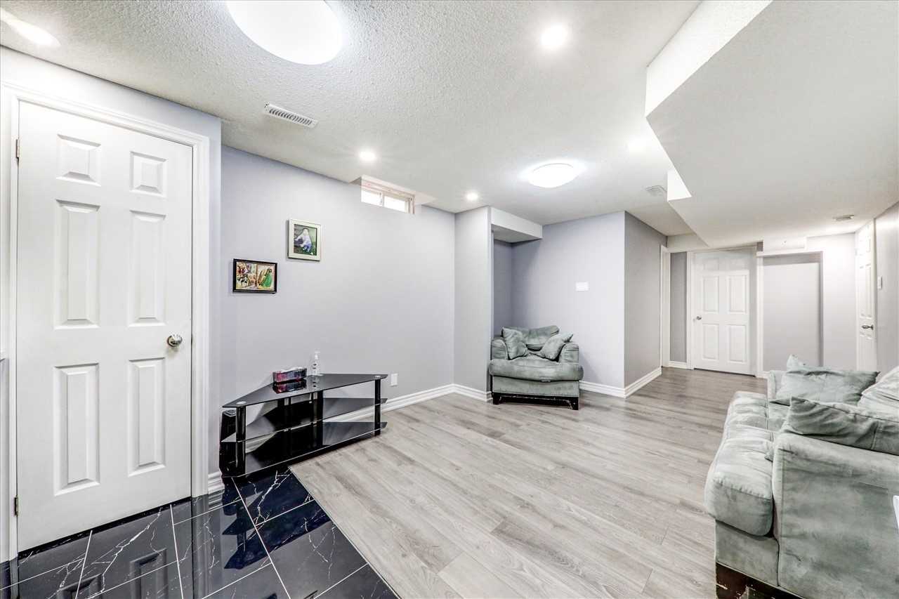 5 Hollier Dr