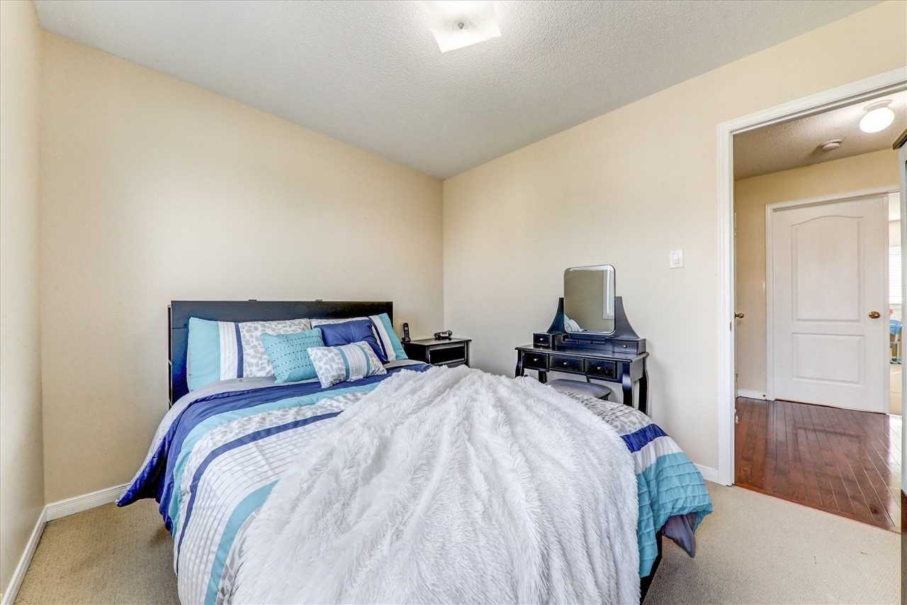 5 Hollier Dr
