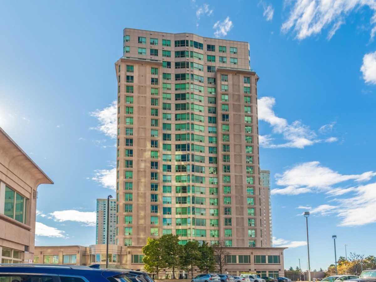 18 Lee Centre Dr, #1807