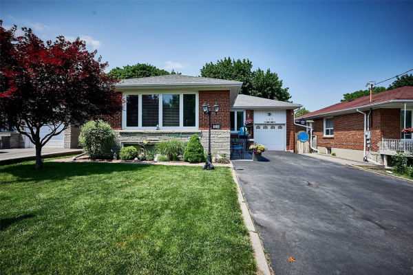 126 Confederation Dr, Toronto
