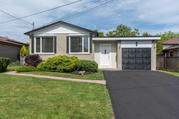 689 Balaton Ave, Pickering