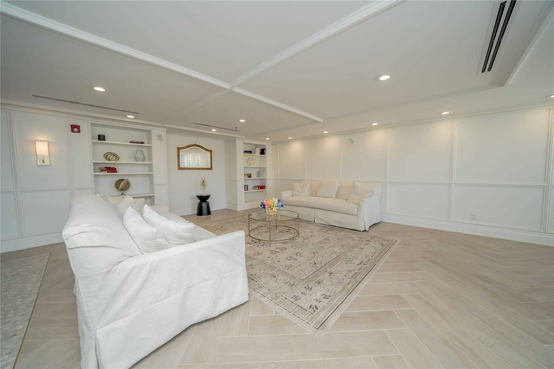 21 Brookhouse Dr, #302