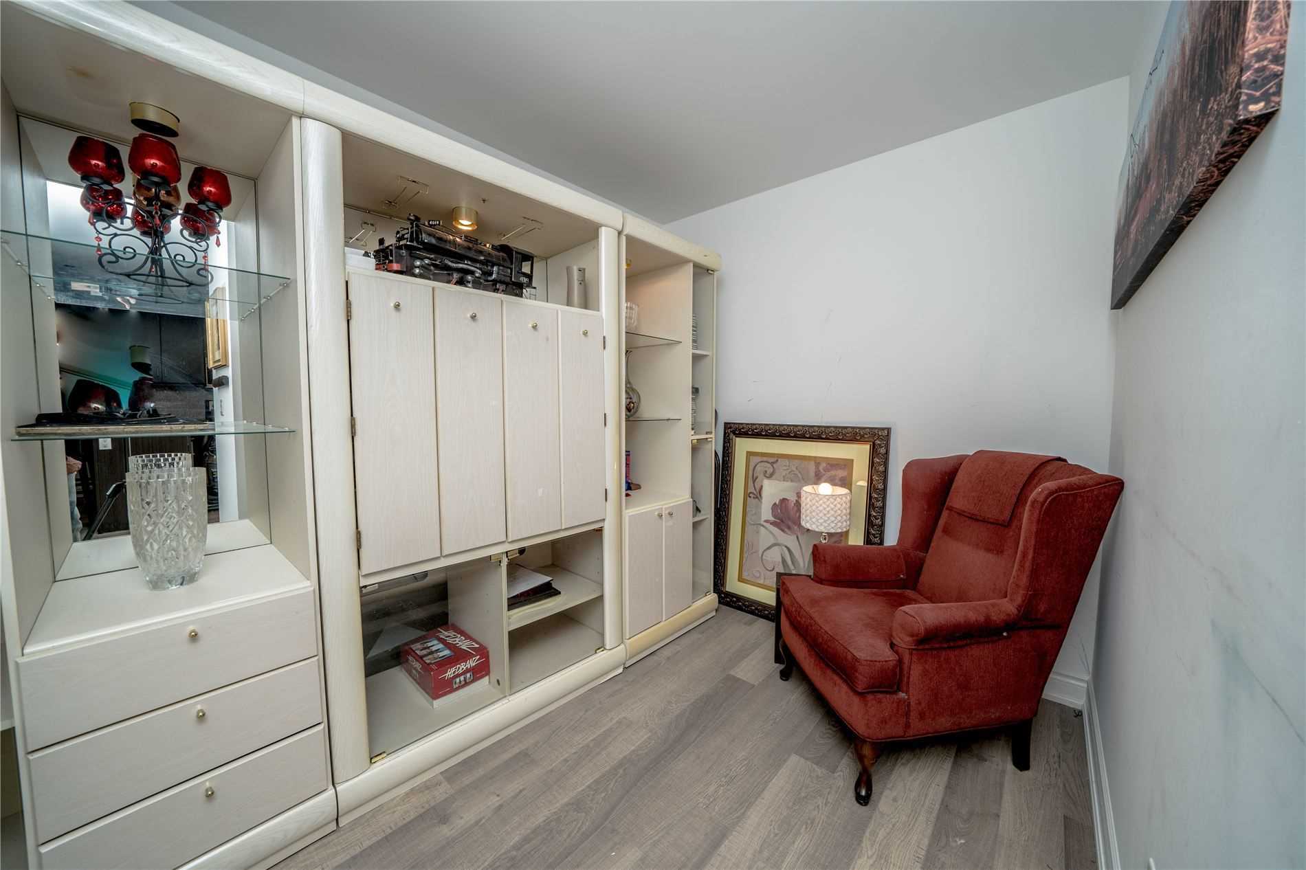 21 Brookhouse Dr, #302