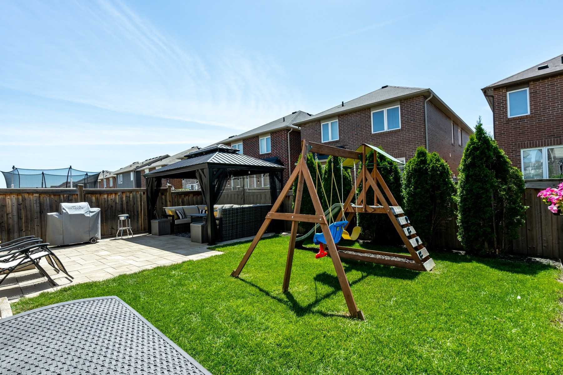 1821 Parkhurst Cres