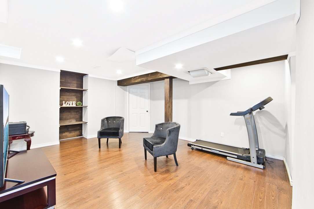 181 Bathgate Cres