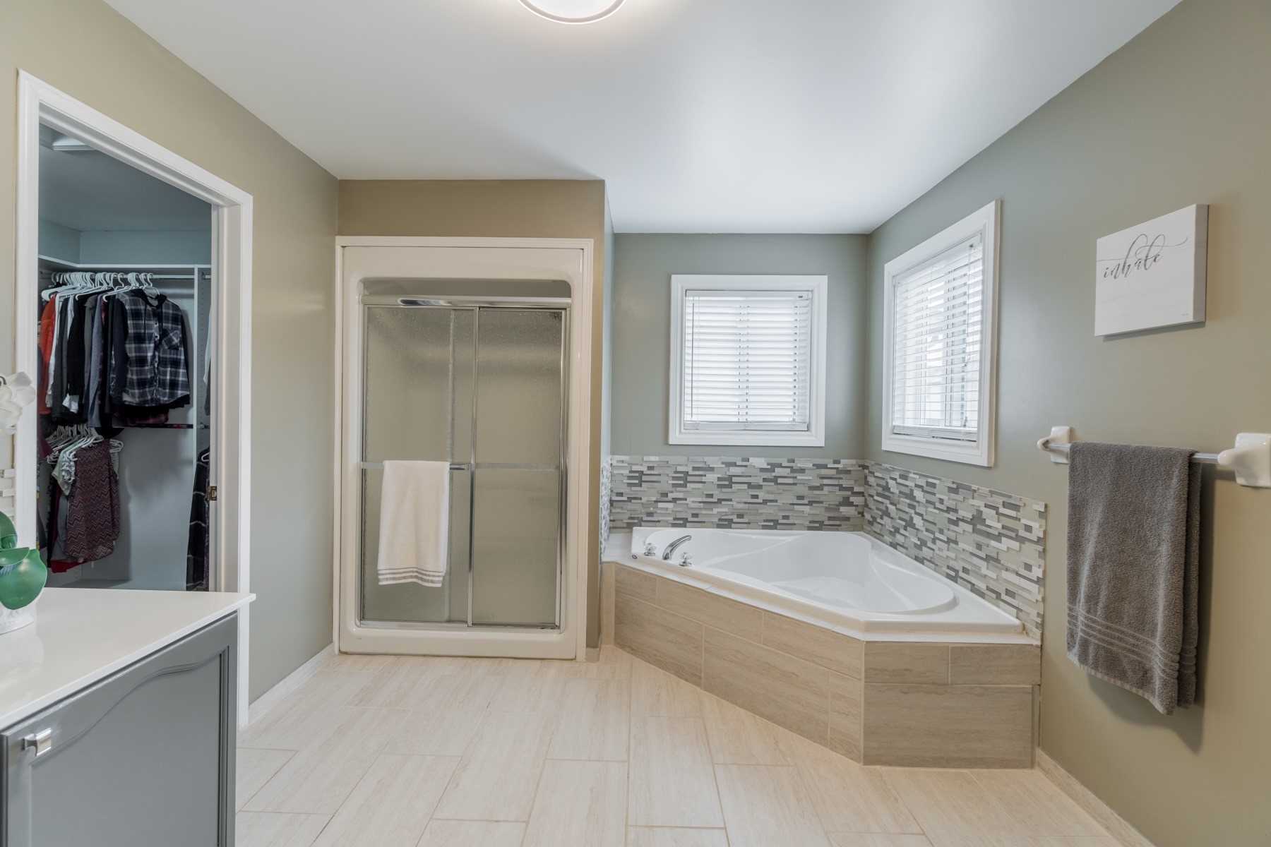 54 Sprucewood Cres