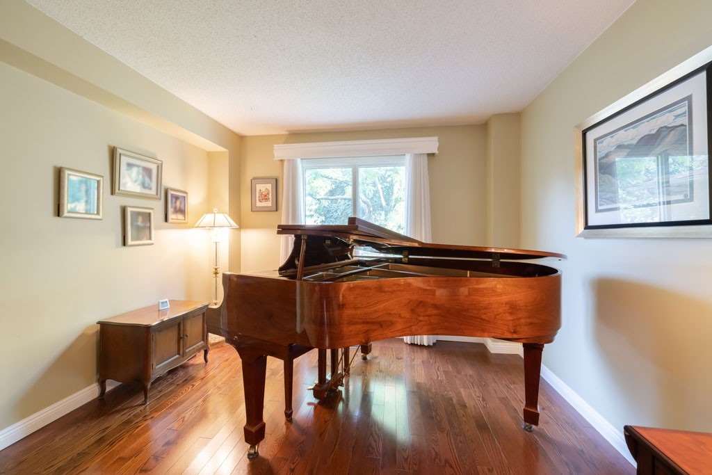 2388 Wildwood Cres