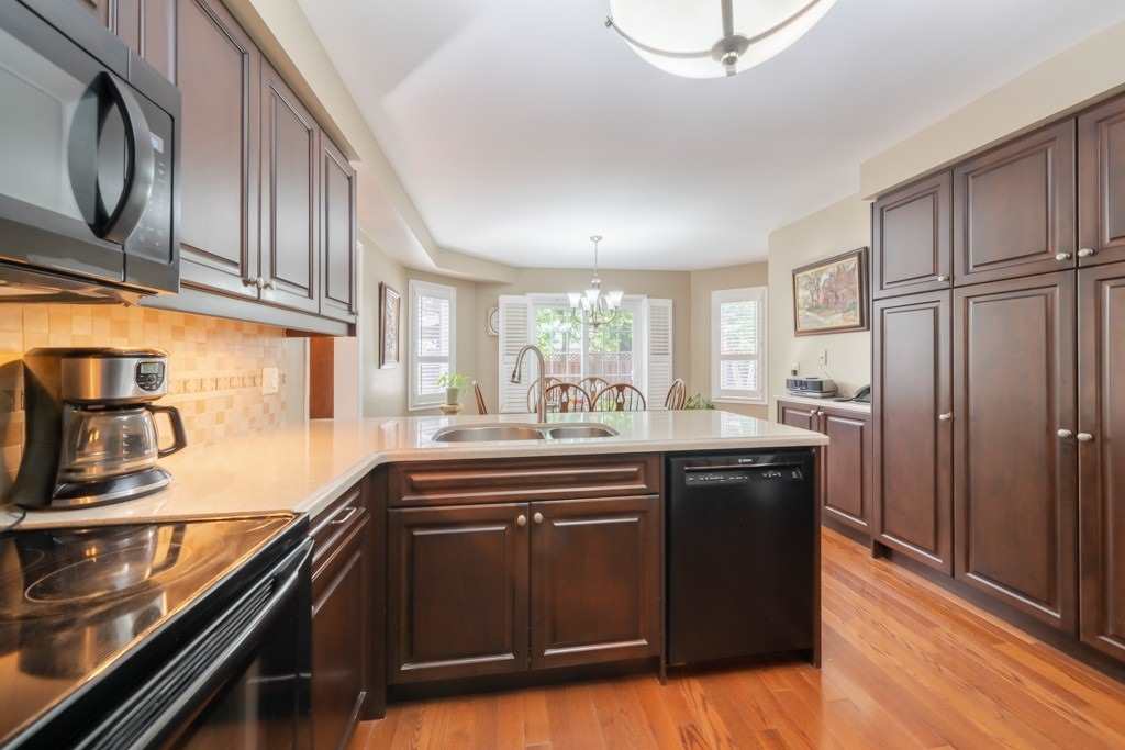 2388 Wildwood Cres