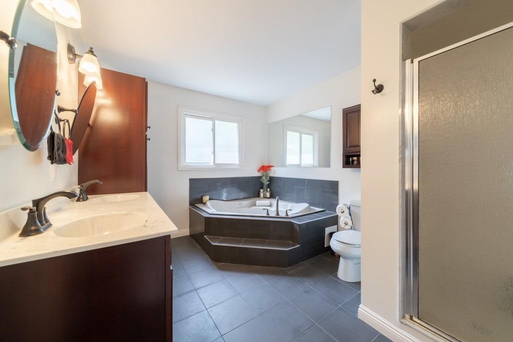 2388 Wildwood Cres