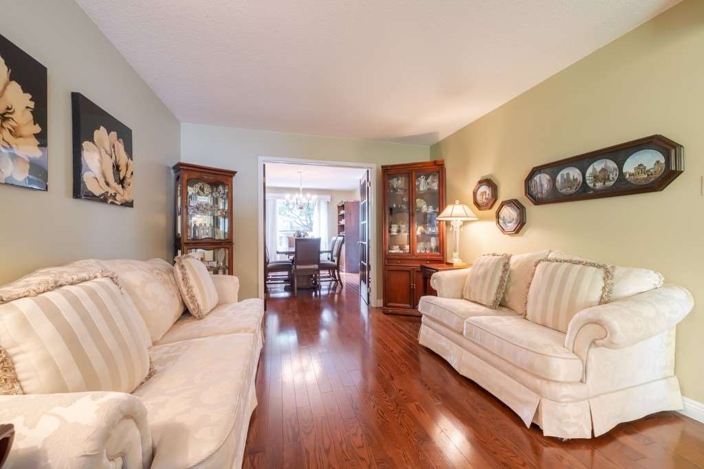 2388 Wildwood Cres