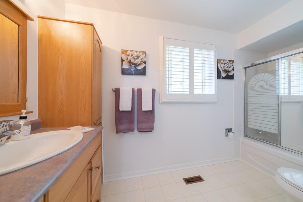 2388 Wildwood Cres