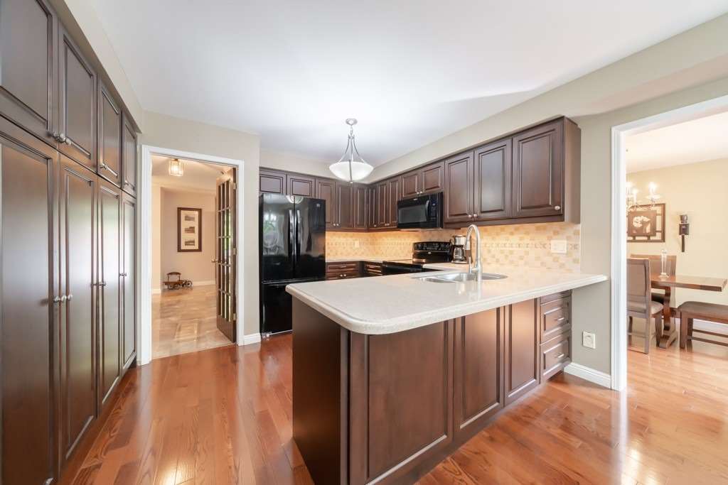 2388 Wildwood Cres