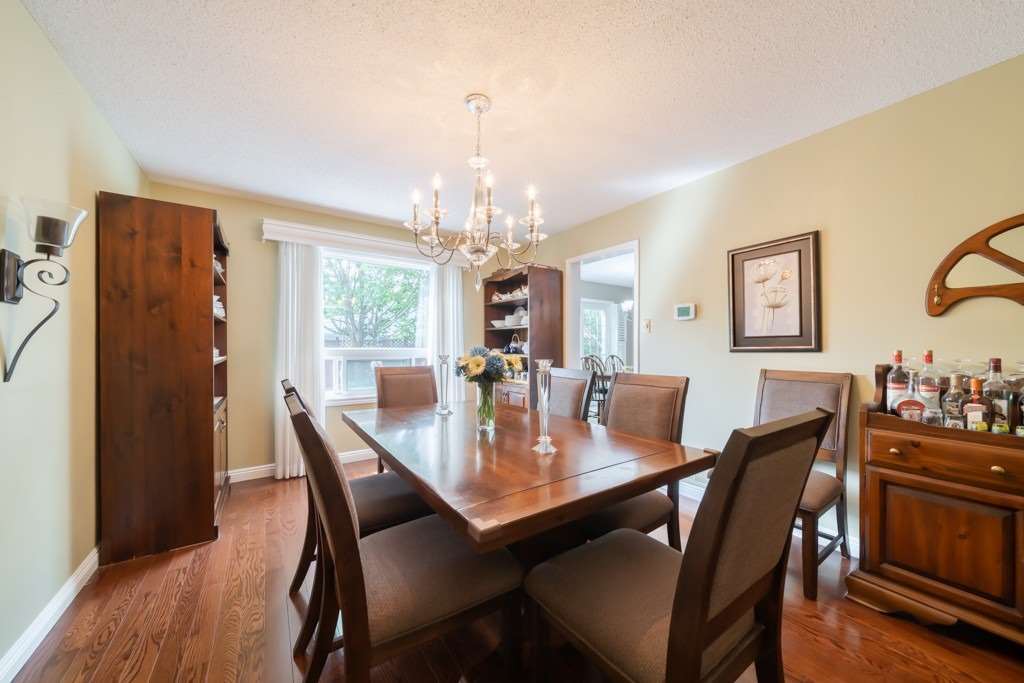 2388 Wildwood Cres