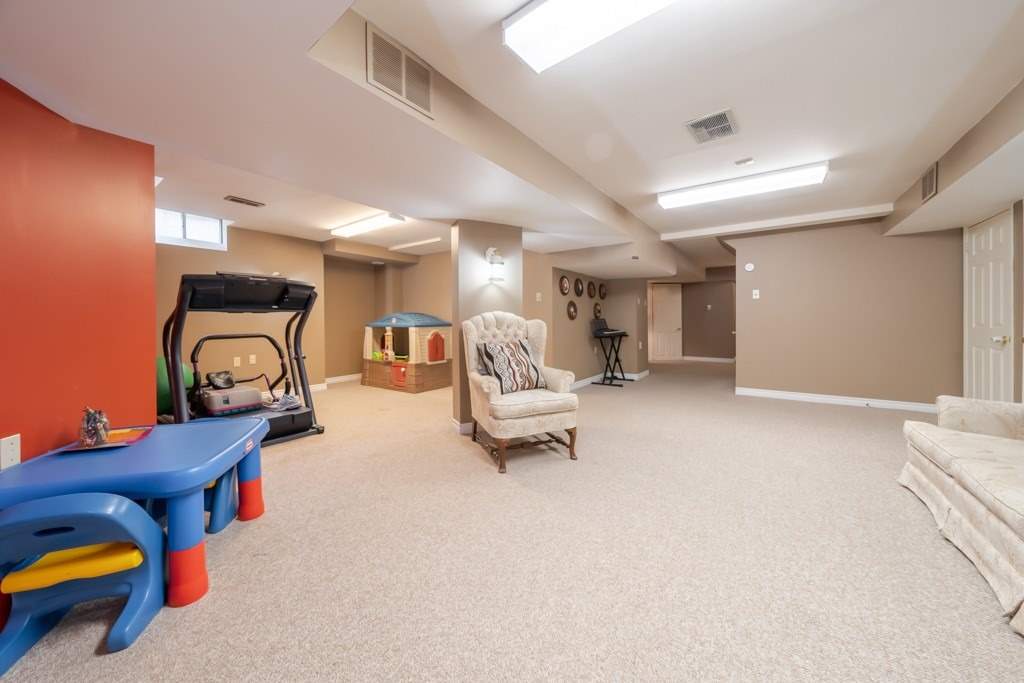 2388 Wildwood Cres