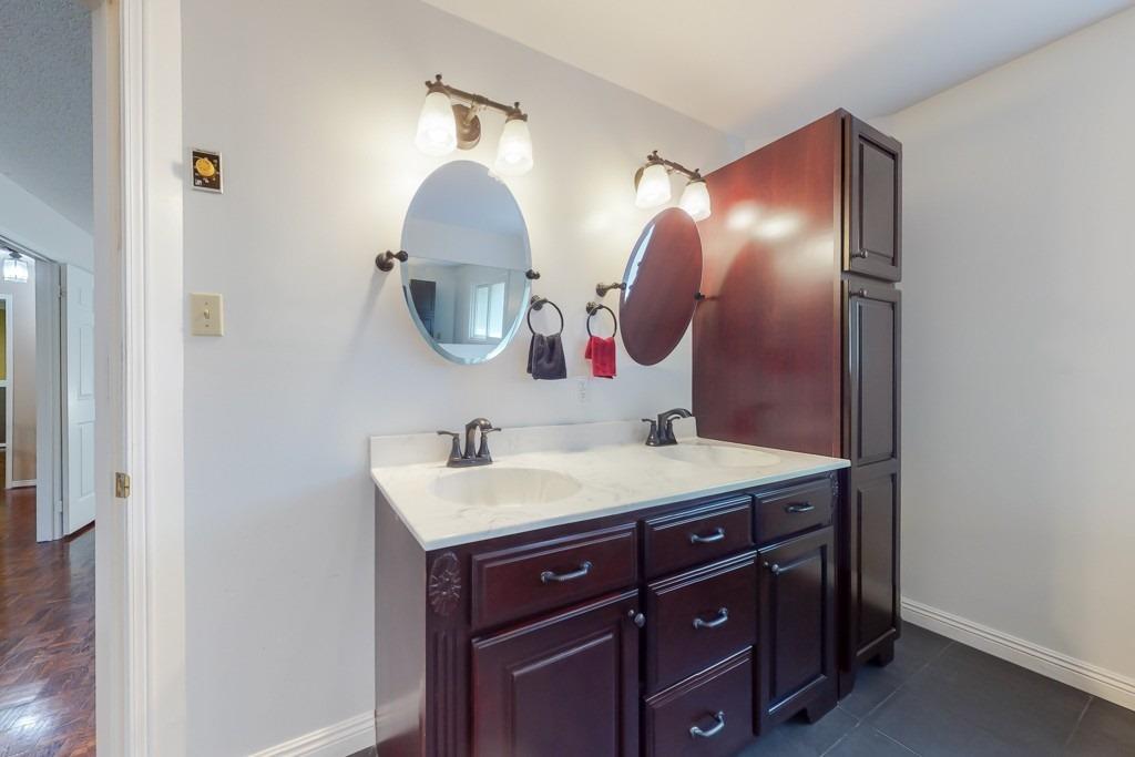 2388 Wildwood Cres