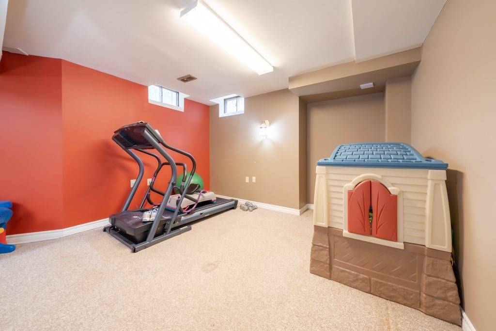 2388 Wildwood Cres