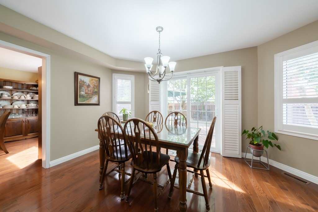 2388 Wildwood Cres