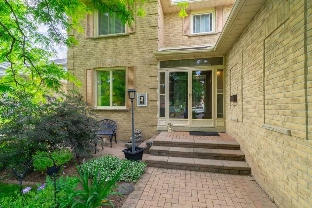 2388 Wildwood Cres