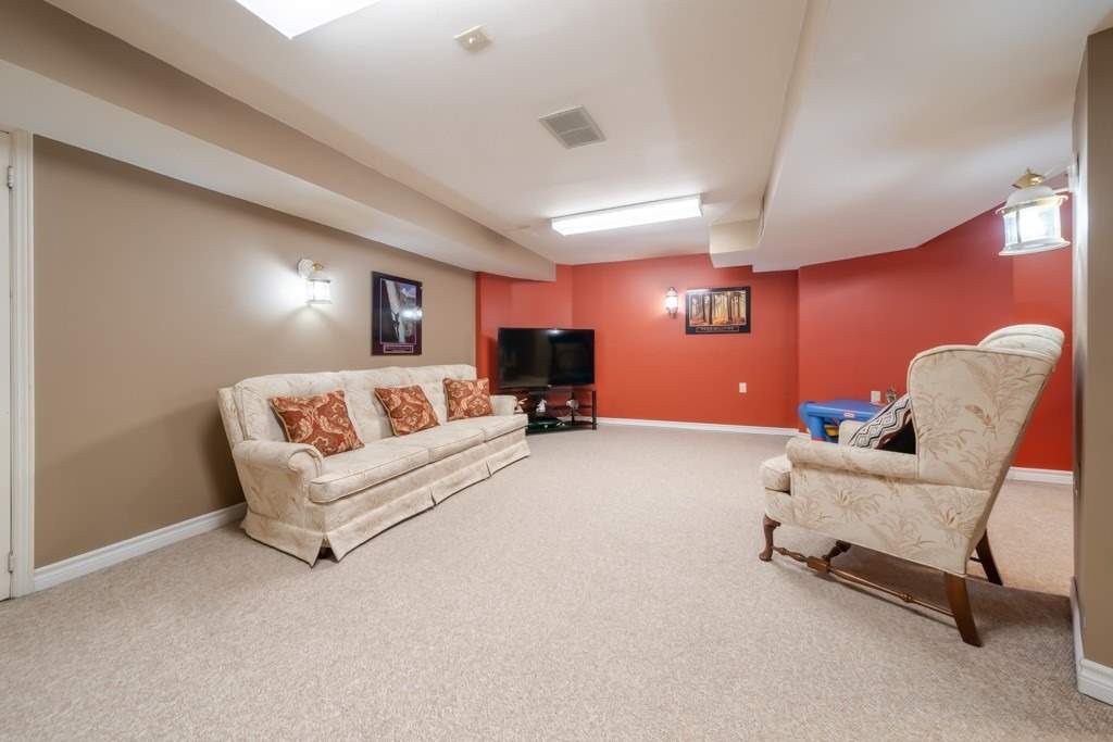 2388 Wildwood Cres