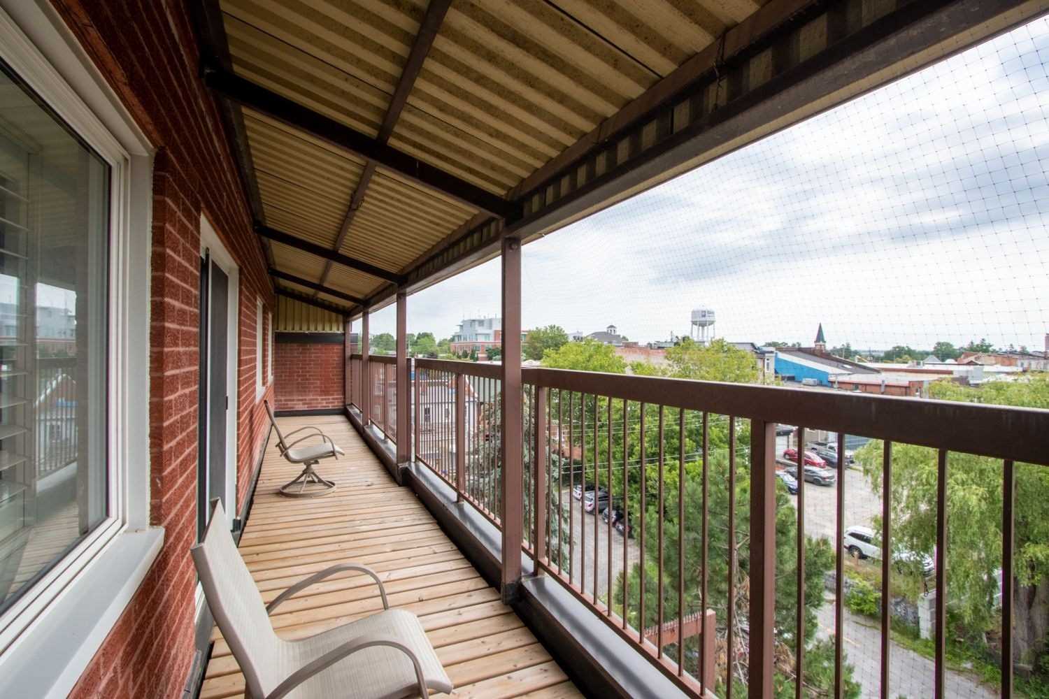 605 144 Queen St, (MLS® E5299208) See this condo apartment for