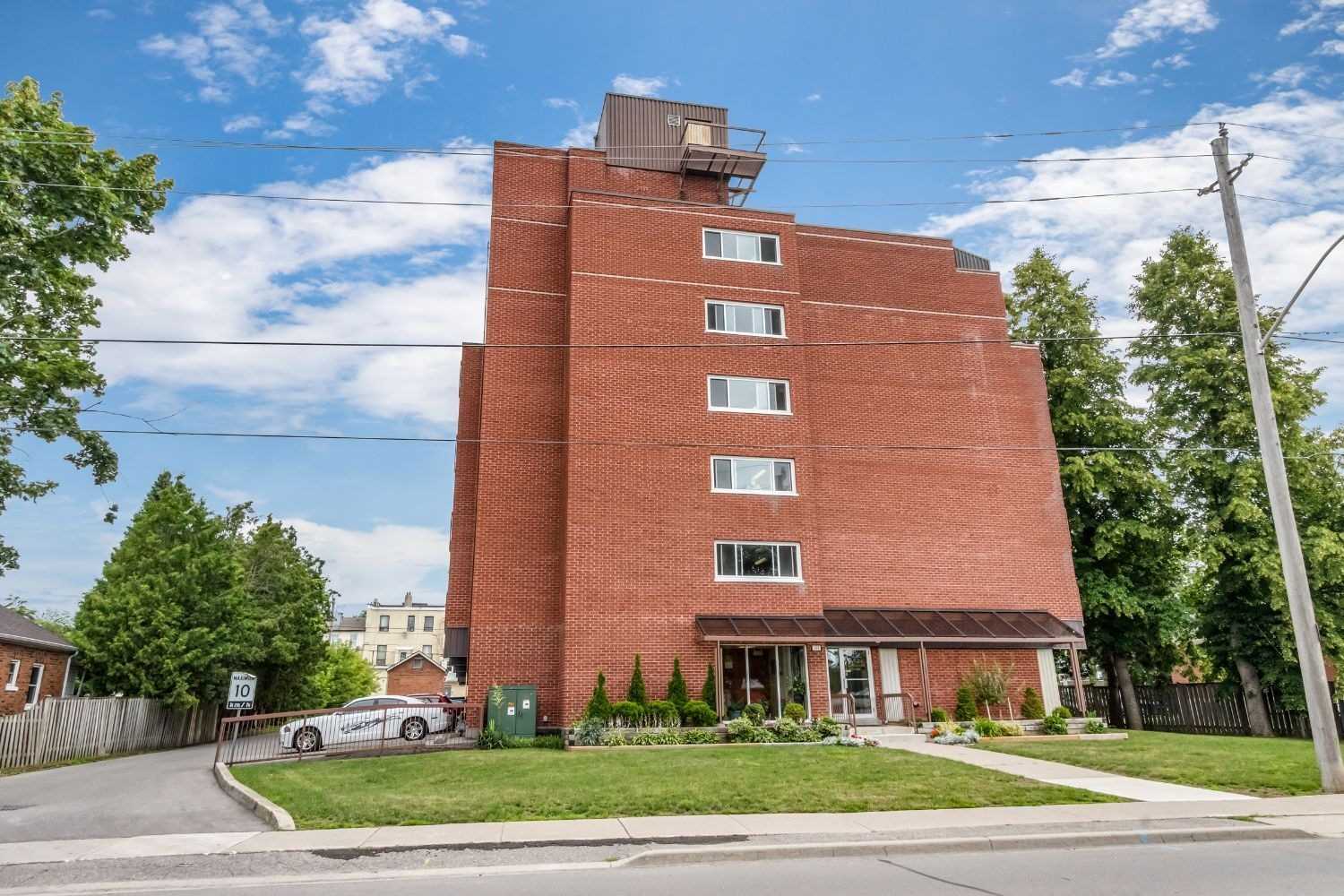 605 144 Queen St, (MLS® E5299208) See this condo apartment for