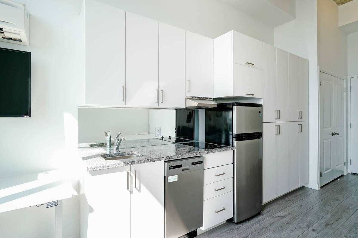 1900 Simcoe St N, #844