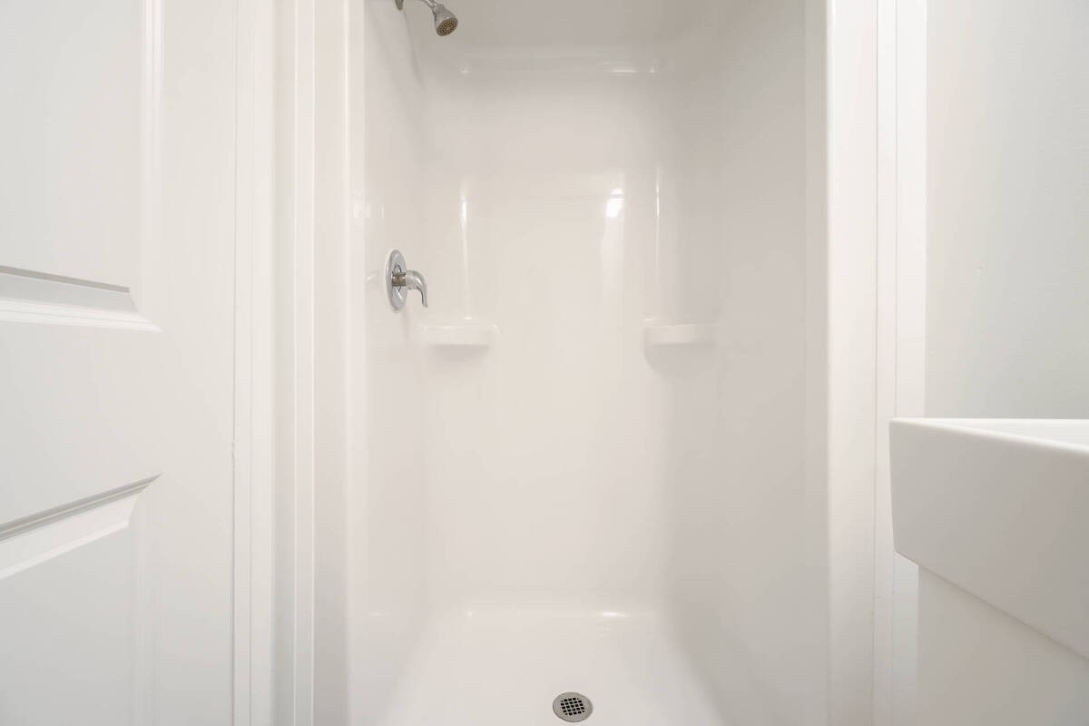 1900 Simcoe St N, #844