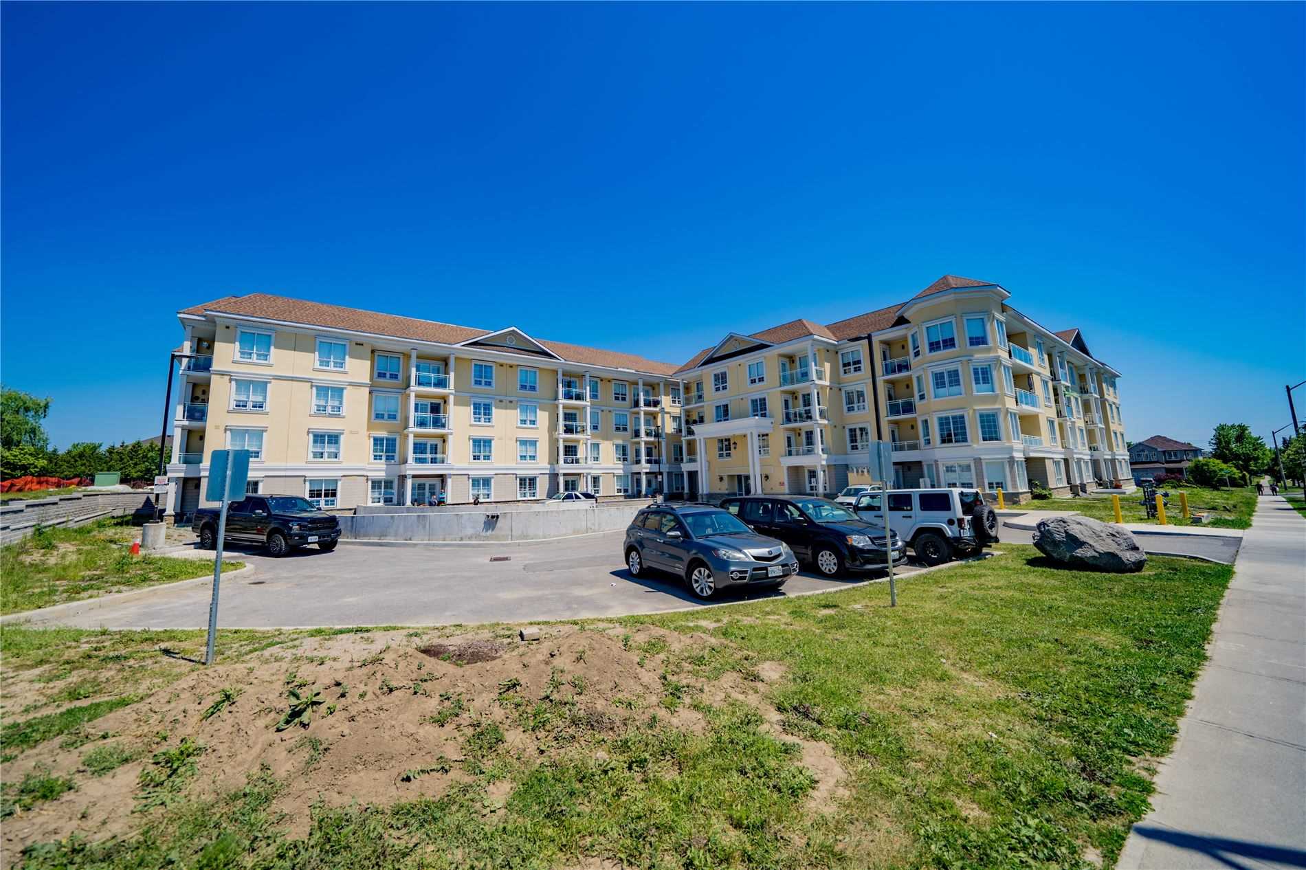 21 Brookhouse Dr, #302