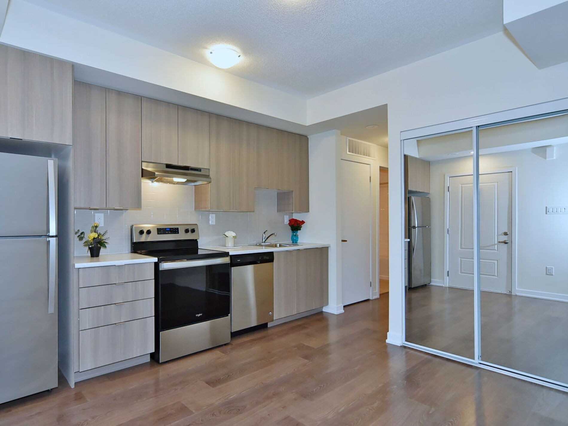 60 Orchid Place Dr, #Th-13